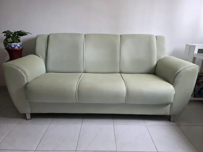 SOFA DIVAN EM COURINO