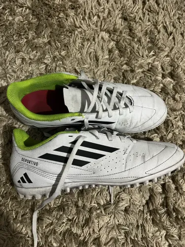 Chuteira adidas