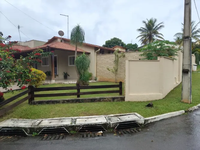 Casa em condominio fechado à venda e em Goiânia Goiás