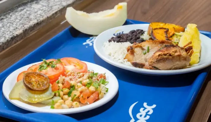 VAGA PARA COZINHEIRA(O)