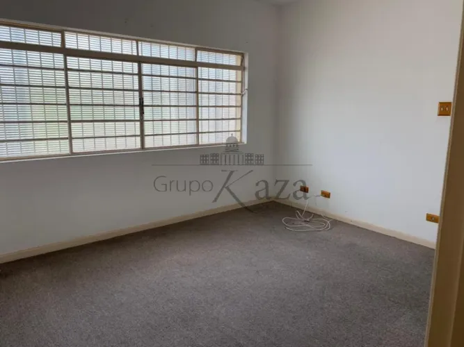 Casa - Jardim São Dimas - 3 Dormitórios - 159m².