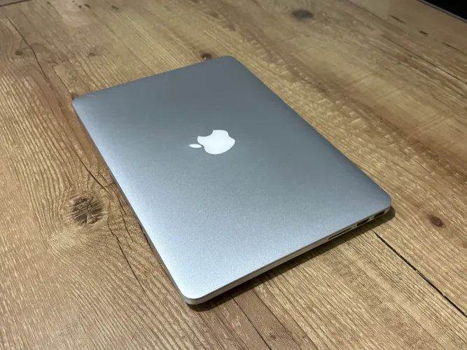 macbook pro monterey 256gb