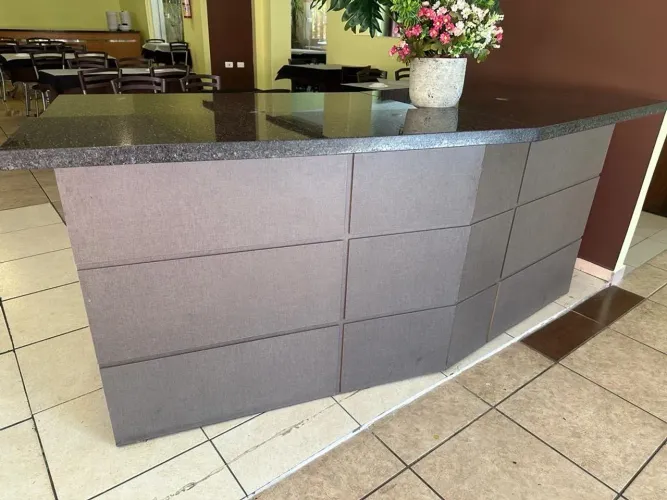 Balcão tampo de granito