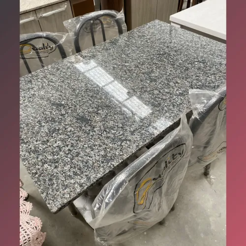 Mesa com 4 cadeiras - entrego hoje