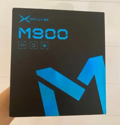 Mouse Delux M900 PRO, Sensor PAW3395, 70h de Bateria, 8k Hertz, Com Dock RGB, Preto (Novo)