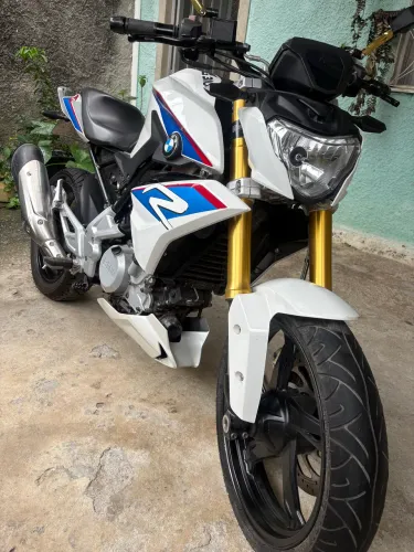 BMW 310 R top