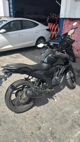 Fz15 2024 preta