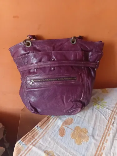 Bolsa couro. 
