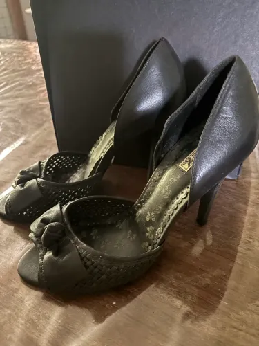 Pep toe em couro Colcci
