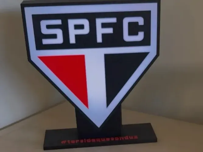 brasão de time decorativo e luminarias personalizadas