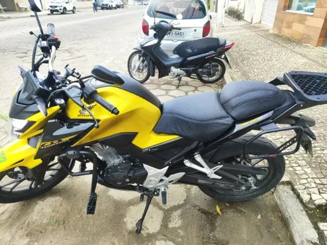 Cb 300f dourada ABS 2024