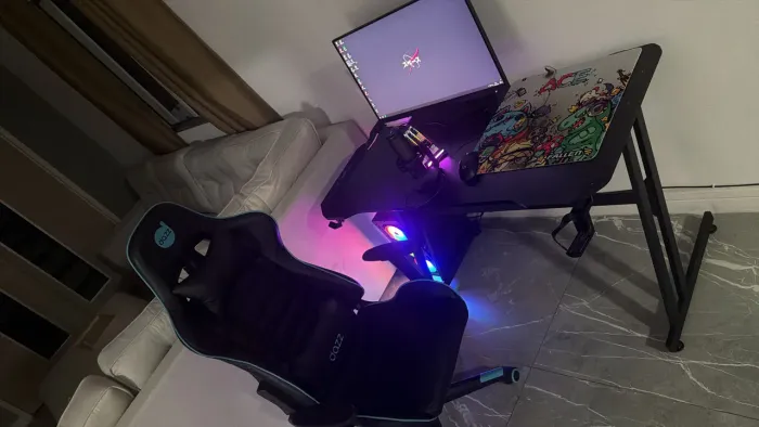 Mesa e cadeira gamer