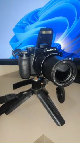 Câmera Panasonic Lumix DMC - Zoom Profissional Leica 24x | Venda ou Troca por Tablet