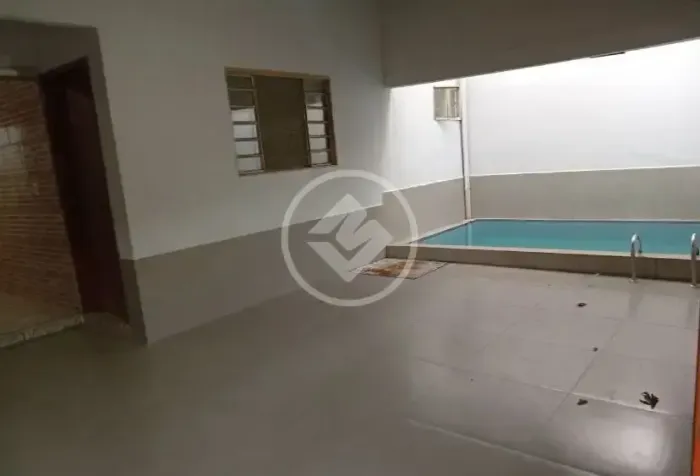 Casa com piscina no Bairro Goiá II codigo: 332790