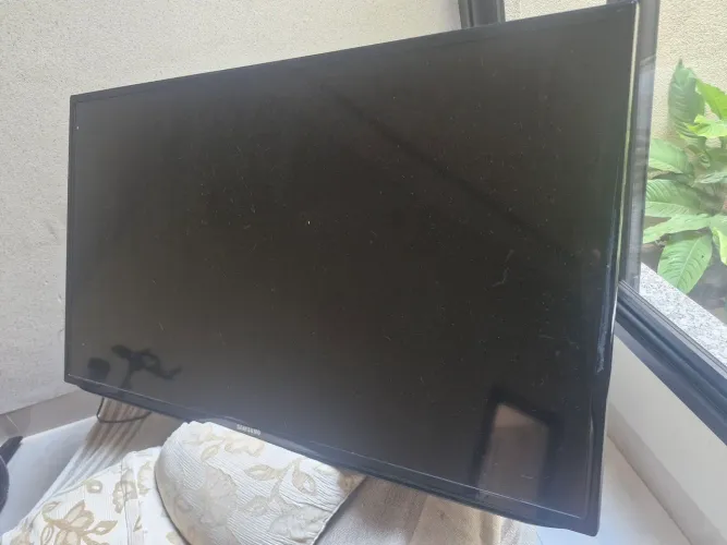 TV Samsung 46" LED Full HD - Perfeita para Games, Comércio ou TV Box