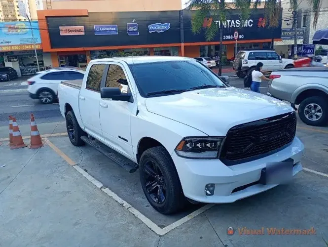 Ram Classic Laramie Night Edition 5.7 V8 16V Gasolina 4X4 Aut. 2023