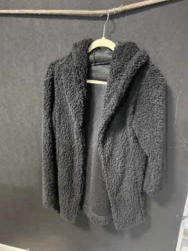 Casaco preto pelúcia
