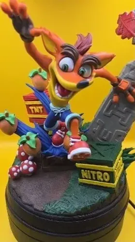 Crash Bandicoot em Diorama Colecionaveis Action Figure