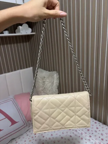 Bolsa Transversal Bege com Alça Corrente