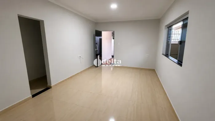 Casa com 3 quartos sendo 1 suíte disponível para venda no bairro Tubalina em Uberlândia-MG