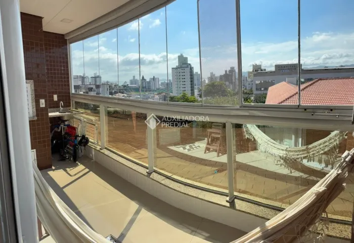 Apartamento à venda no Estreito | Vista mar | 3 dormitórios | Mobiliado