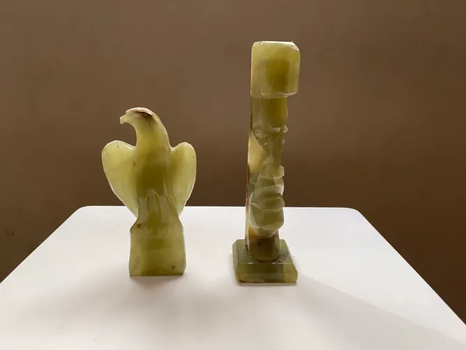 Par De Esculturas Antigas Em Ônix Verde - Águia E Totem Tribal