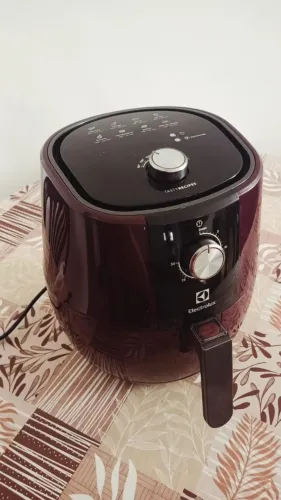 Air fryer 4l Eletrolux Rita Lobo