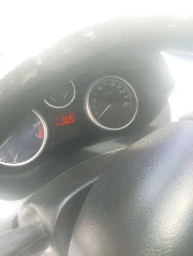 Peugeot 207 Sedan Passion XR 1.4 Flex 8V 4P 2011