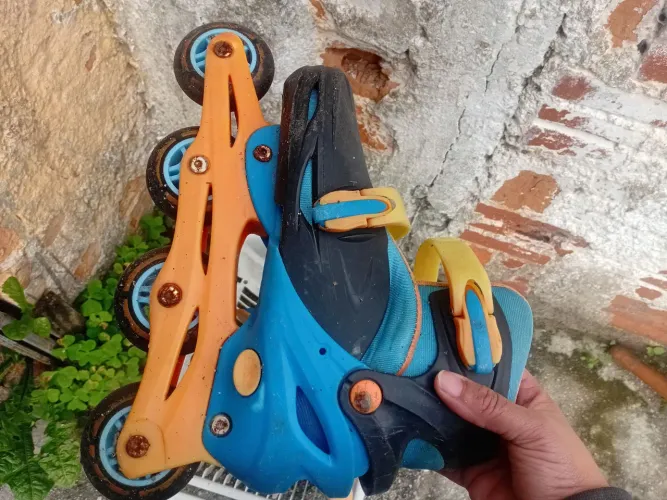Vendo patins usado mais sem defeitos tamanho do 35 ou 39!!!