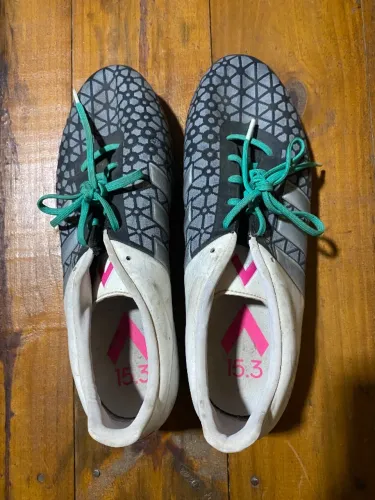 Chuteira de trava adidas 44