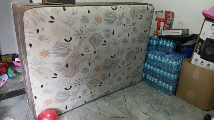Cama box conjugada de casal.