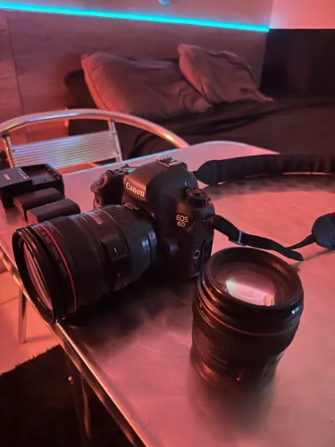 Canon 6d + Lente 24-105 USM + Lente canon 85 mm 1.8 + Carregador e 2 Baterias 