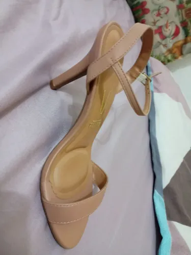 Sandália. Usado apenas 1 vez, no meu casamento civil