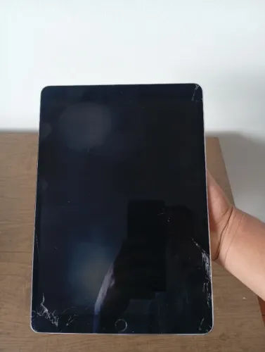 iPad Pro Com Defeito (Para Conserto ou Retirada de Peças)