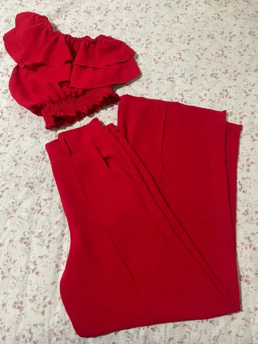 Conjunto calça pantalona e cropped