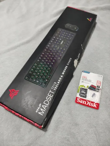 Teclado gamer com mouse e cartão de memória 128GB