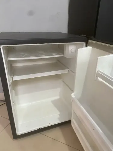 Vendo/troco ou aceito proposta em frigobar cônsul muito nova 