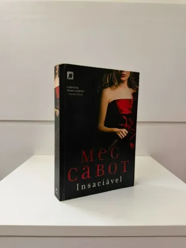 Livro Insaciável - Meg Cabot | Excelente Estado