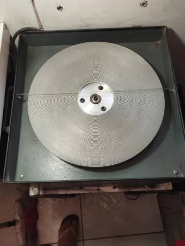 2 MÁQUINAS DE AMOLAR LÂMINAS DE MÁQUINA DE CABELO E TOSA.