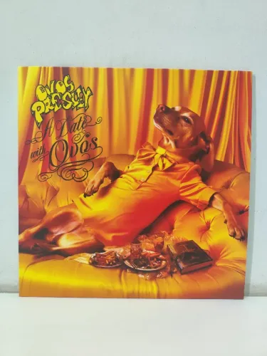 LP Disco de Vinil Ovos Presley - A Date With Ovos (2023) autografado pela banda