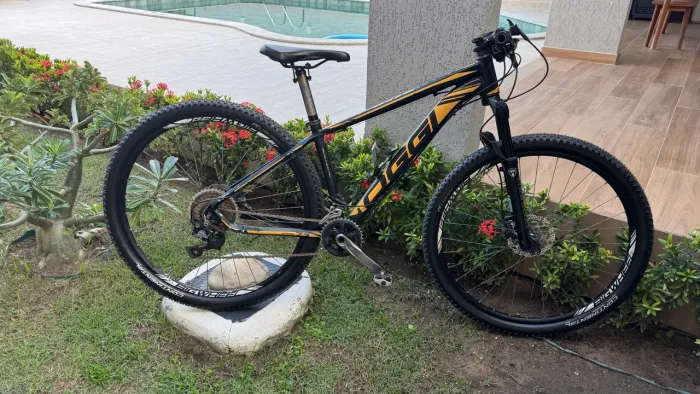 Bicicleta Oggi Big Wheel 7.3 Aro 29 - Preta/Amarela