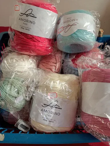 Fios em malha  para artesanato.