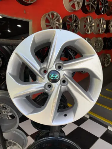 Roda HB20 aro 15 4x100 prata Hyundai NOVA