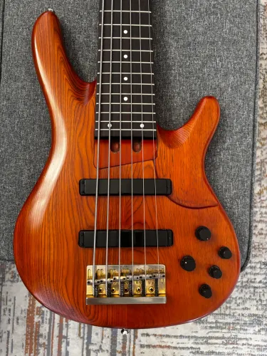 Baixo Yamaha TRB 6l slap cut 