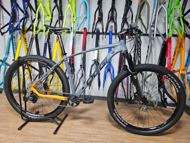 Bike Oggi 7.3 tamanho: 19"