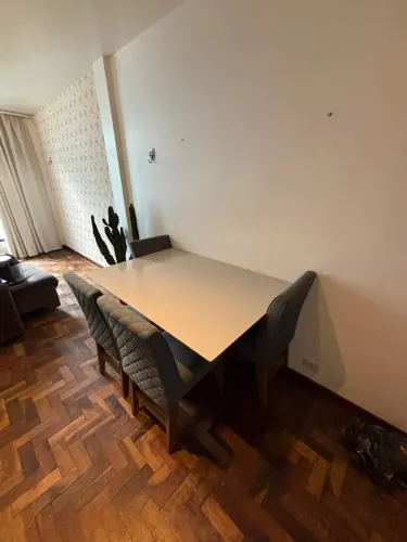 Mesa retangular com 4 cadeiras