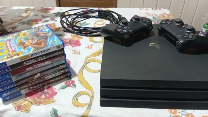 ? PS4 Pro 1TB + 2 Controles + Jogos + Desbloqueado