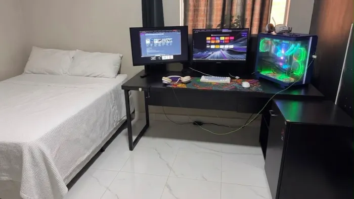 Mesa gamer Madeira com Cômoda 