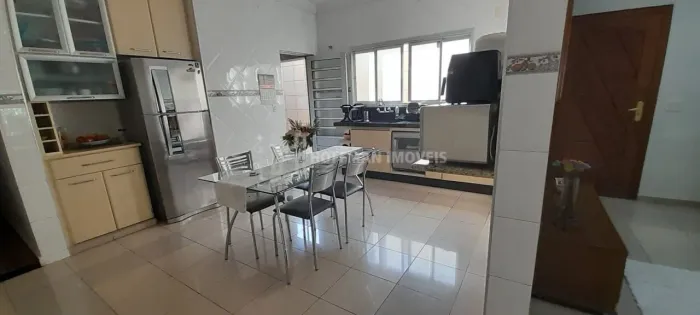 Casa para alugar com 282m², 3 quartos 1 suíte 4 banheiros e 2 vagas de garagem, churrasque
