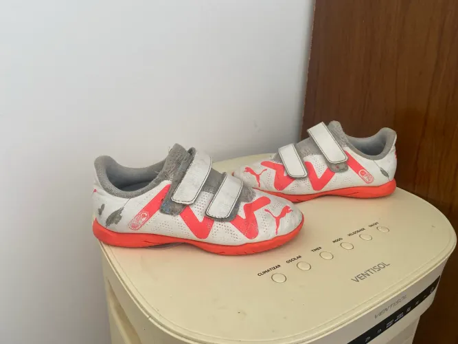 Chuteira infantil Puma tamanho 30